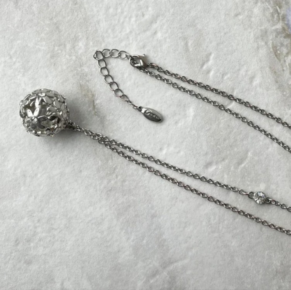 Vintage Guess Daisy Ball Necklace